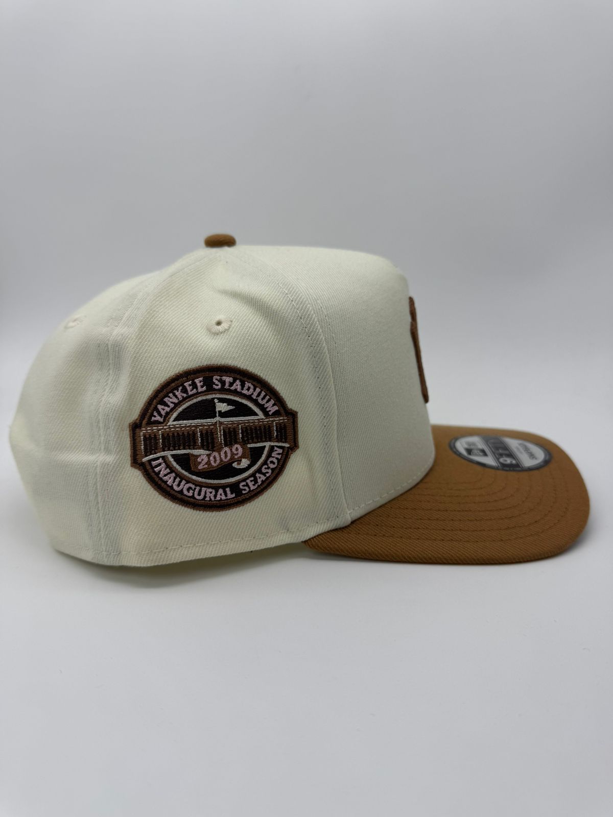 NEW ERA YANKEES BEIGE ROSA