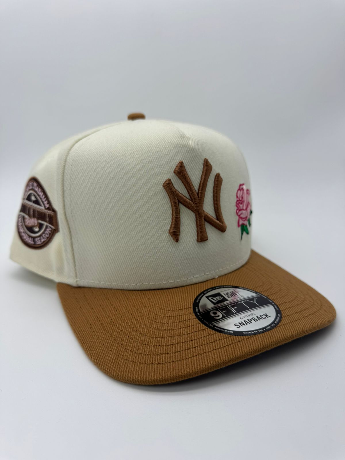NEW ERA YANKEES BEIGE ROSA