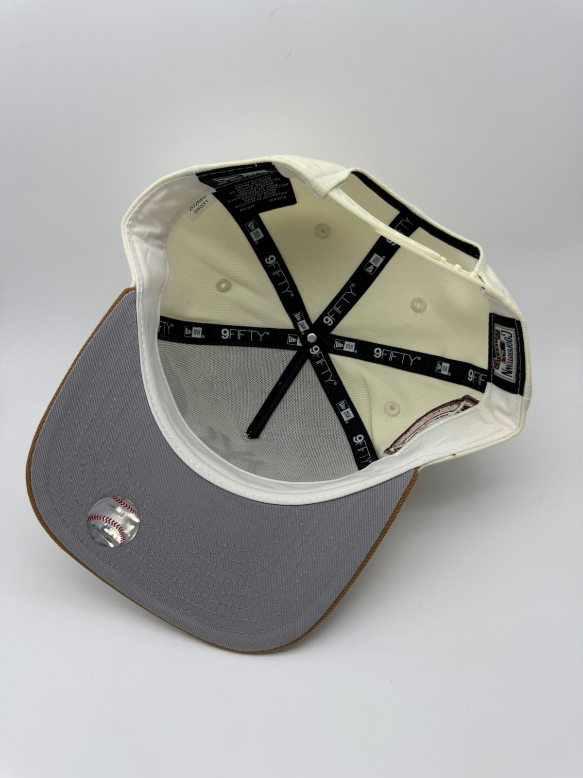 NEW ERA YANKEES BEIGE ROSA