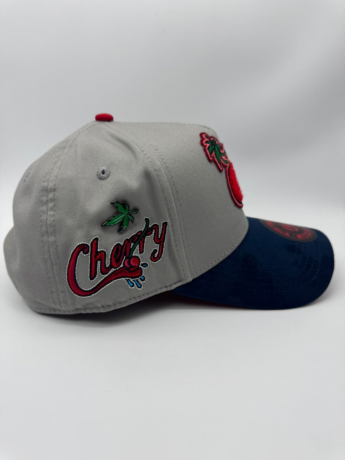 JC HATS CHERRY GRIS/AZUL