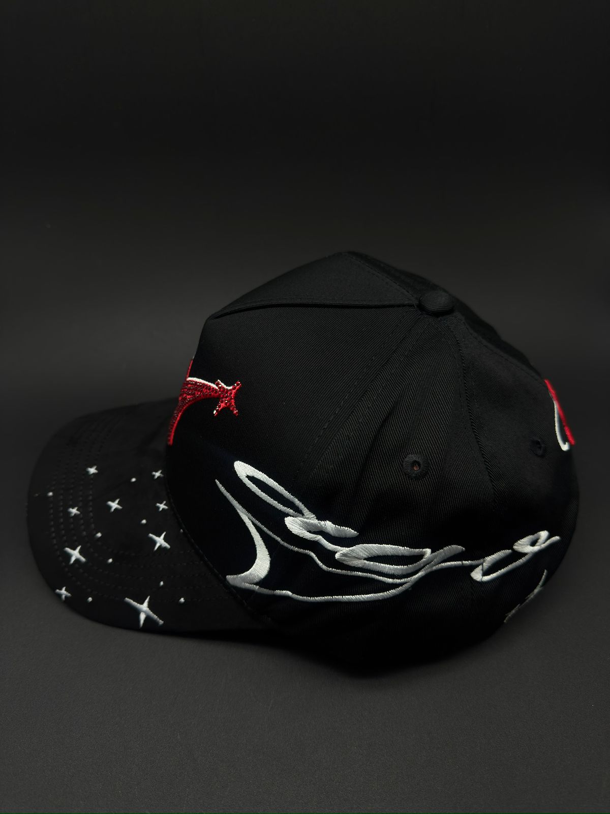 THIRTY ONE HATS MAGO RED