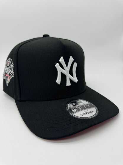NEW ERA YANKEES NEGRA VISERA ROJA