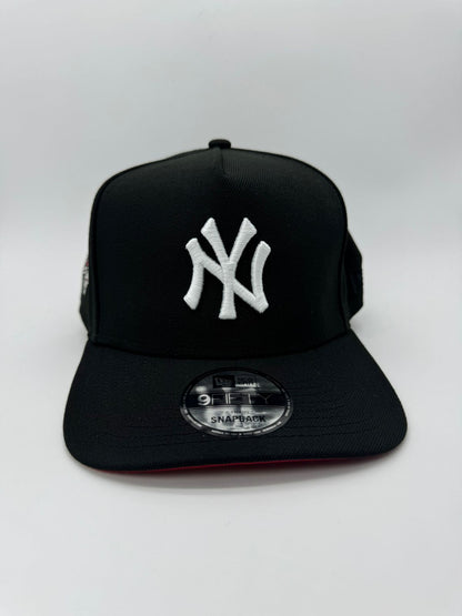NEW ERA YANKEES NEGRA VISERA ROJA