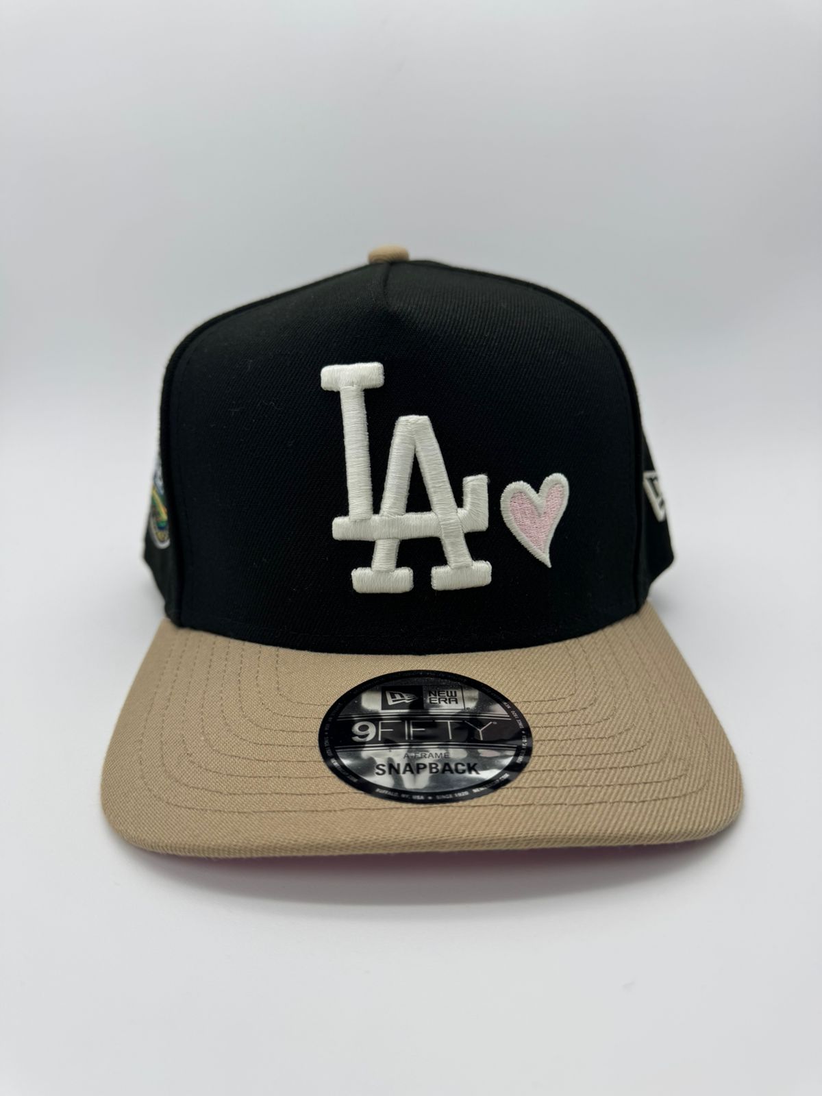 NEW ERA LA/BEIGE CORAZON