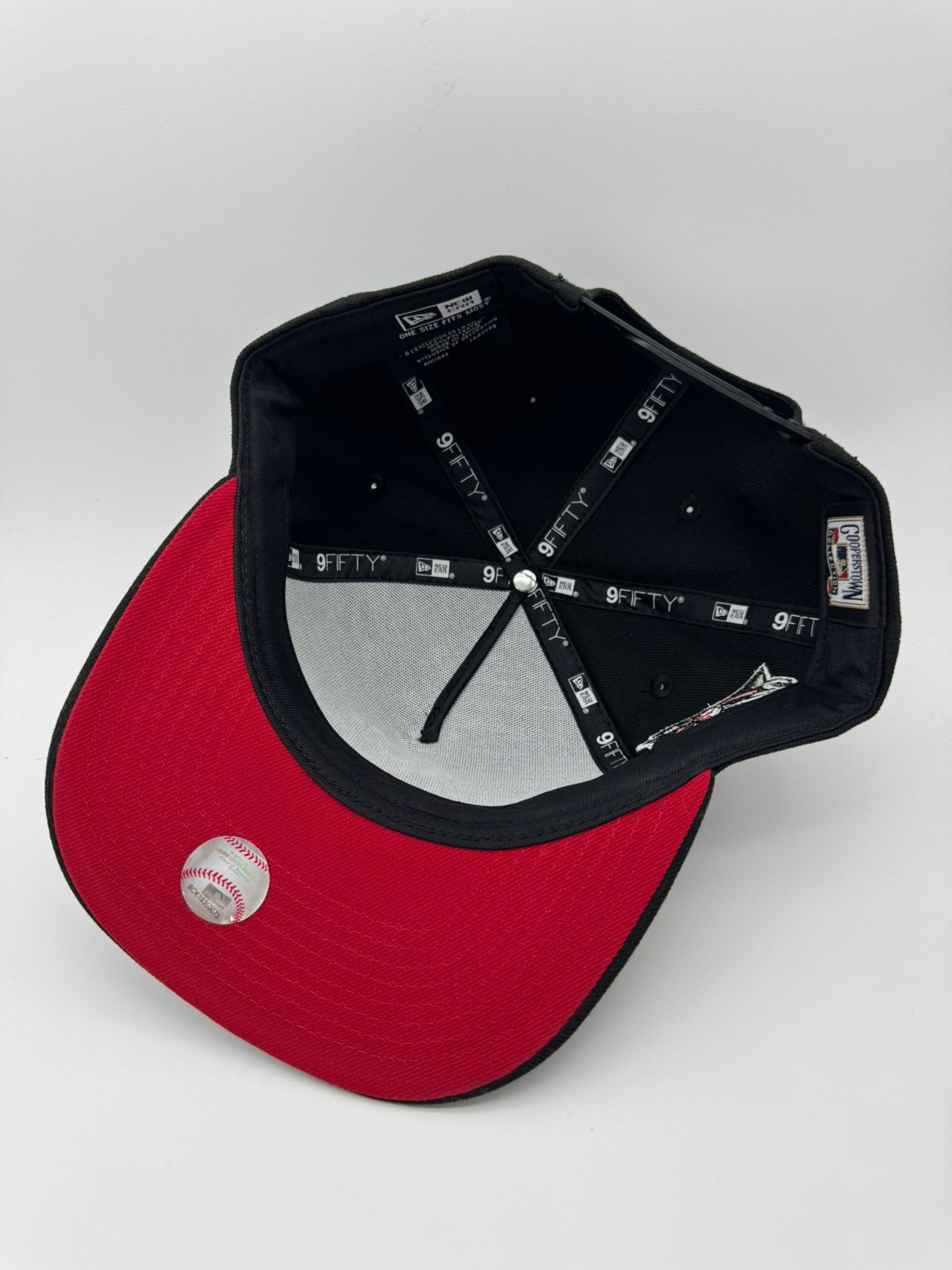 NEW ERA YANKEES NEGRA/CORAZON ROJO
