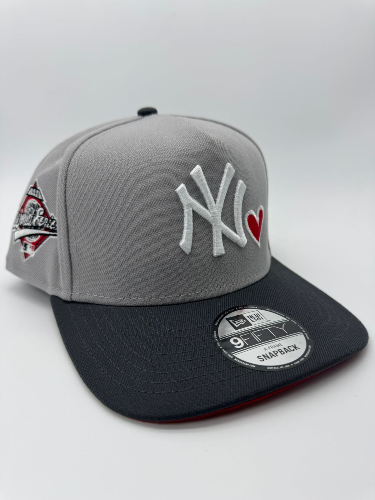 NEW ERA YANKEES GRIS CORAZON