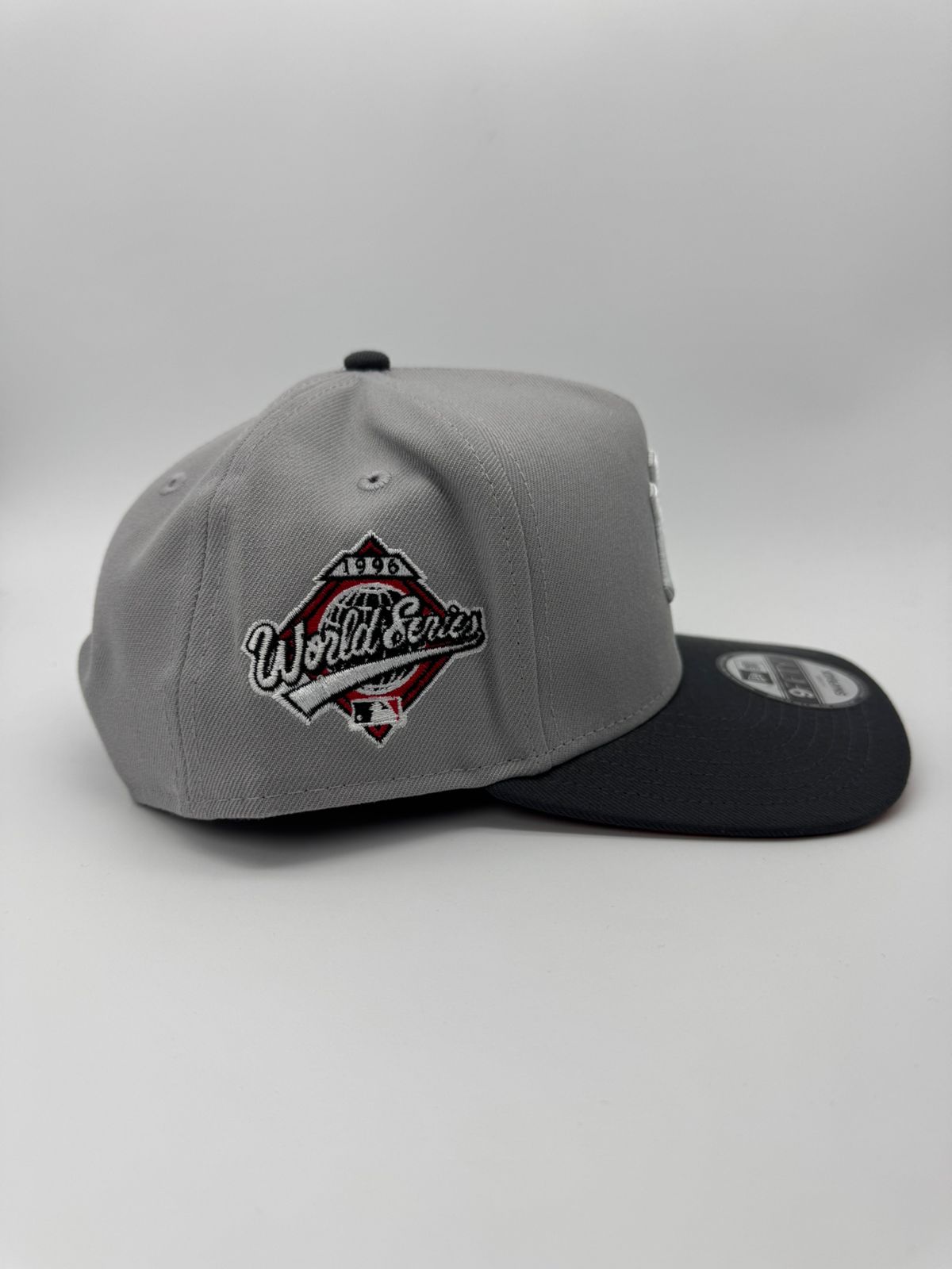 NEW ERA YANKEES GRIS CORAZON