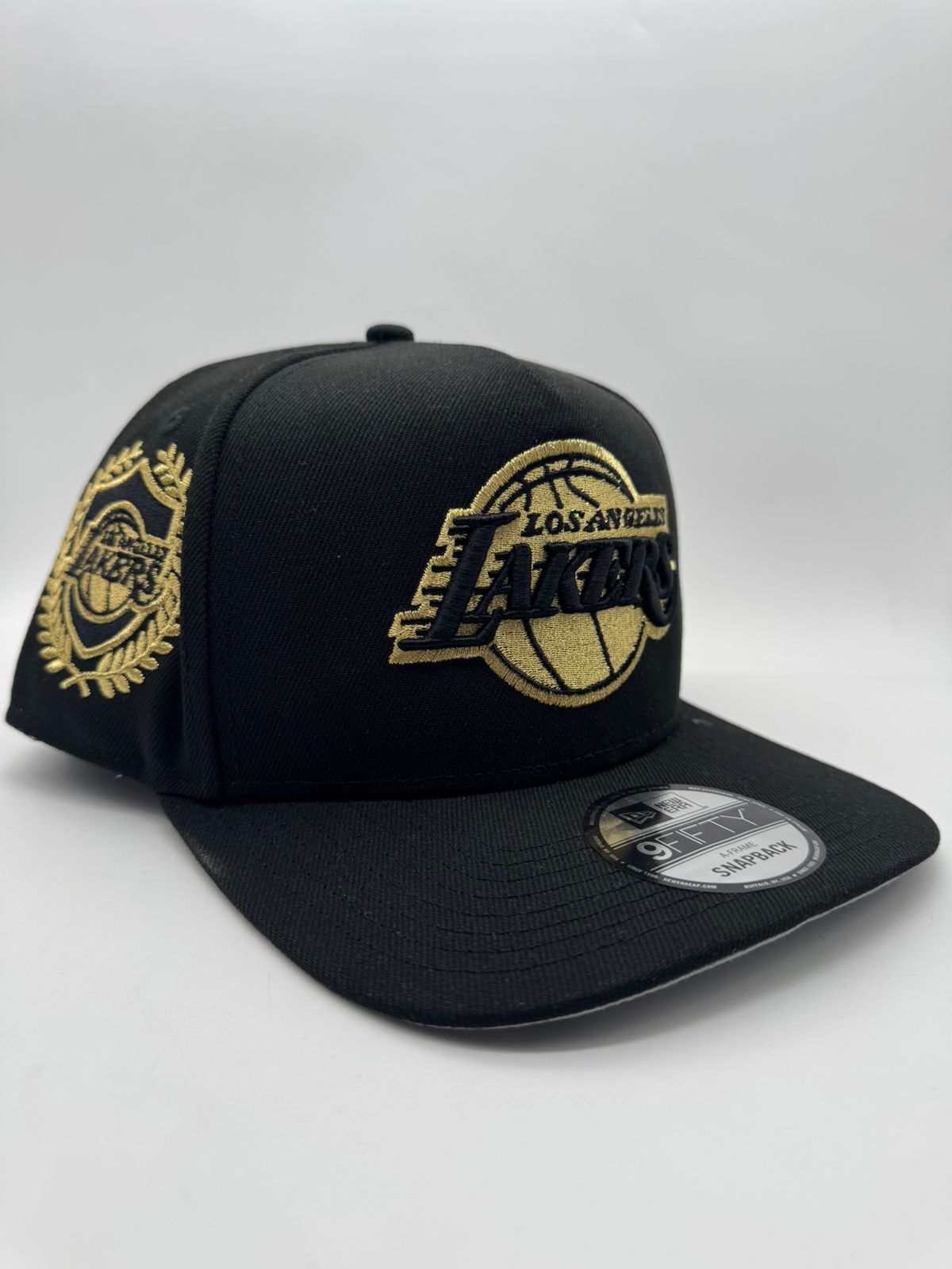 NEW ERA LAKERS NEGRA/DORADA
