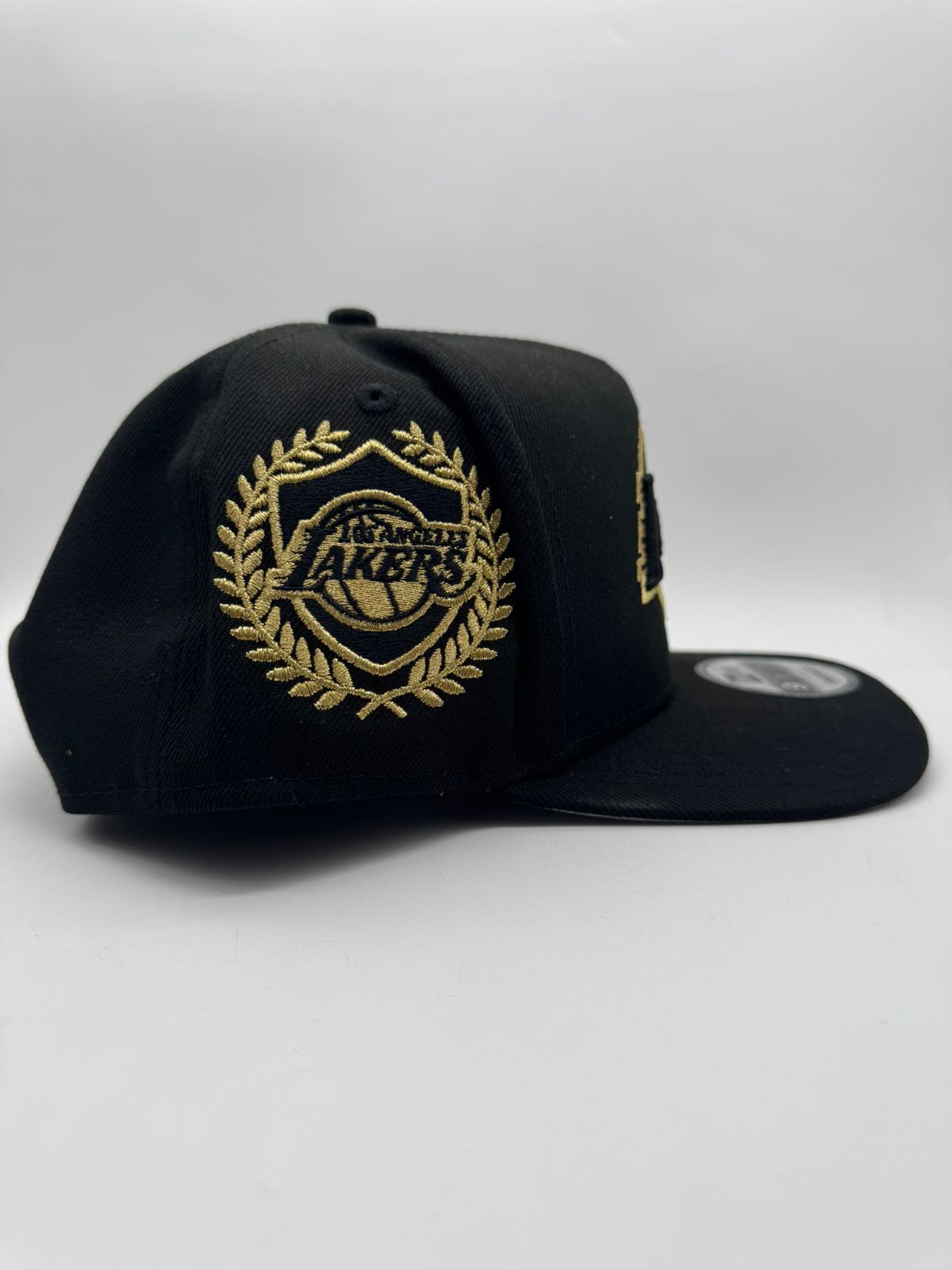NEW ERA LAKERS NEGRA/DORADA