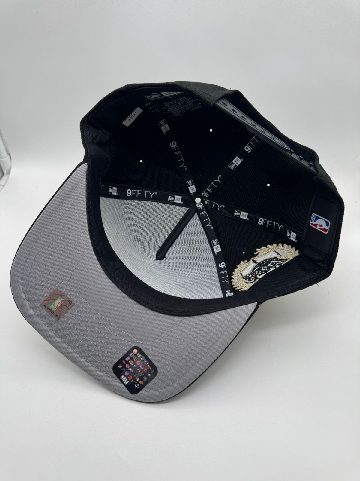 NEW ERA LAKERS NEGRA/DORADA