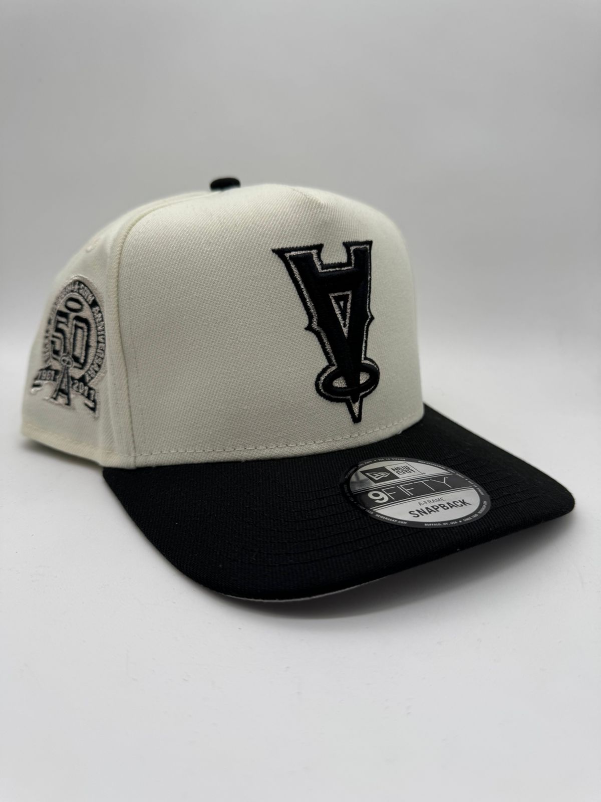NEW ERA ANGELES BEIGE/NEGRO