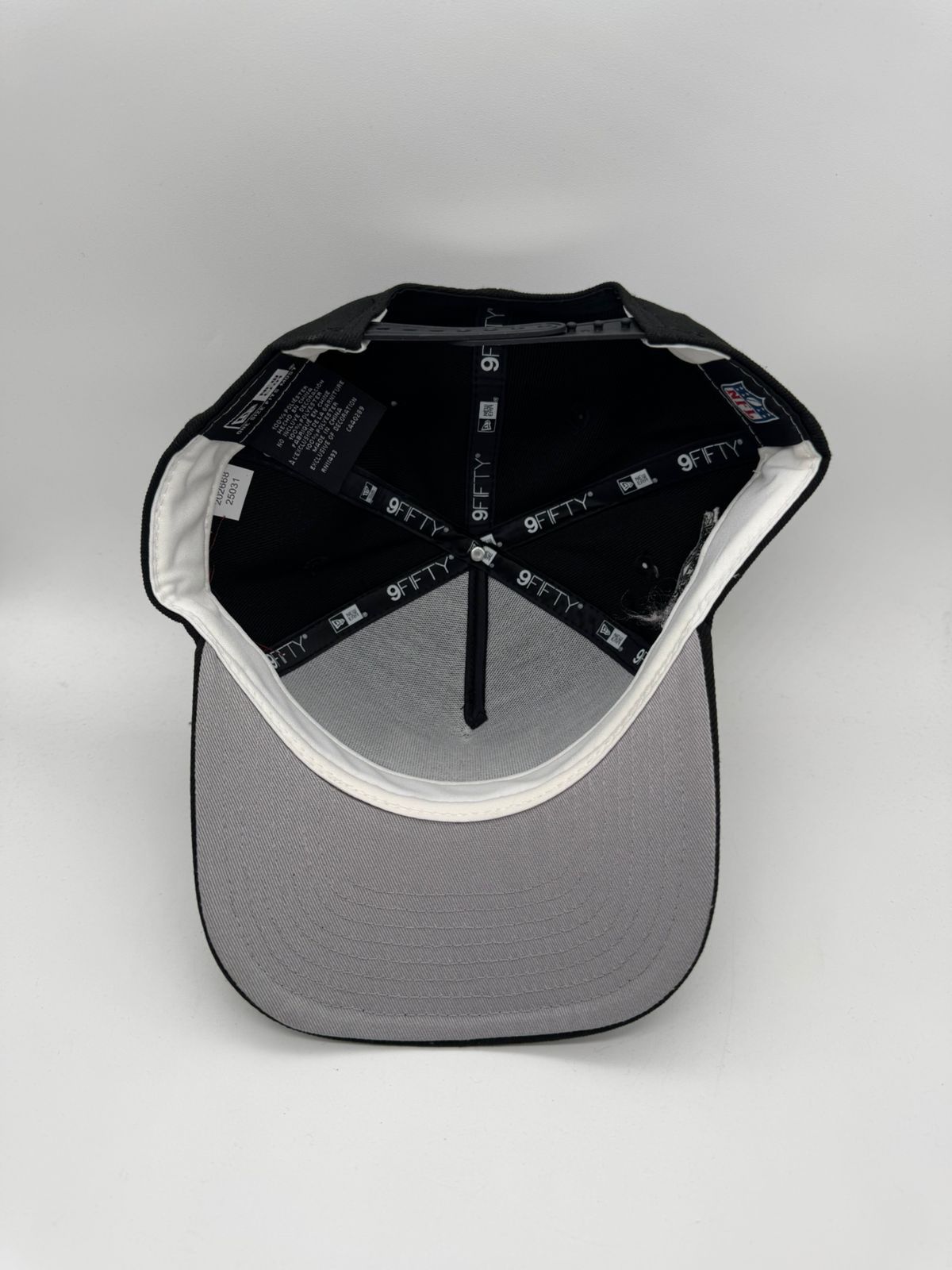 NEW ERA RAIDERS NEGRA/ROSA