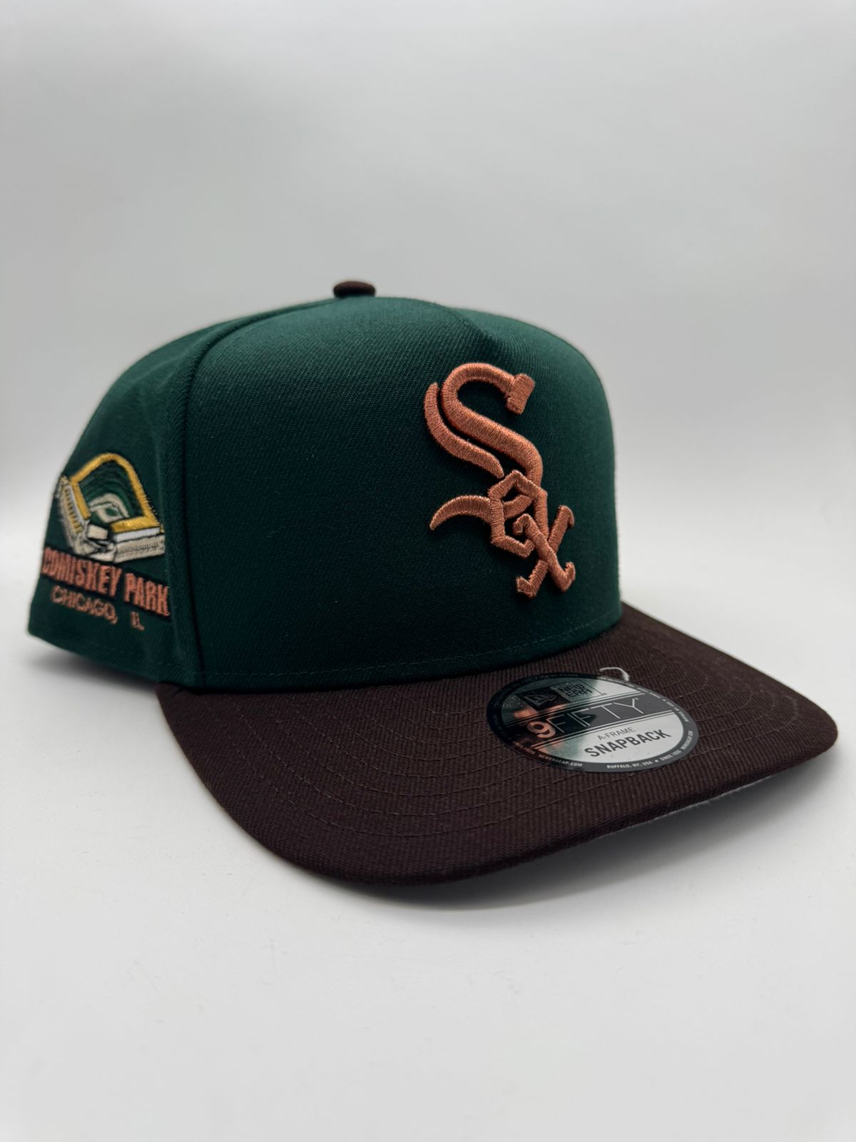 NEW ERA SOX VERDE/CAFE MAYOREO
