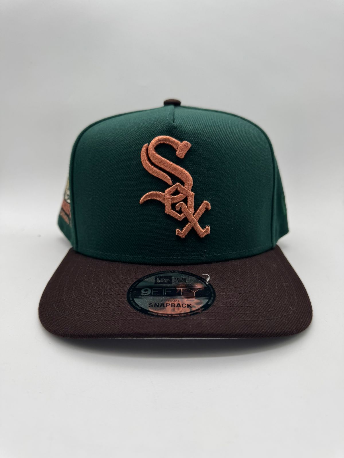 NEW ERA SOX VERDE/CAFE MAYOREO