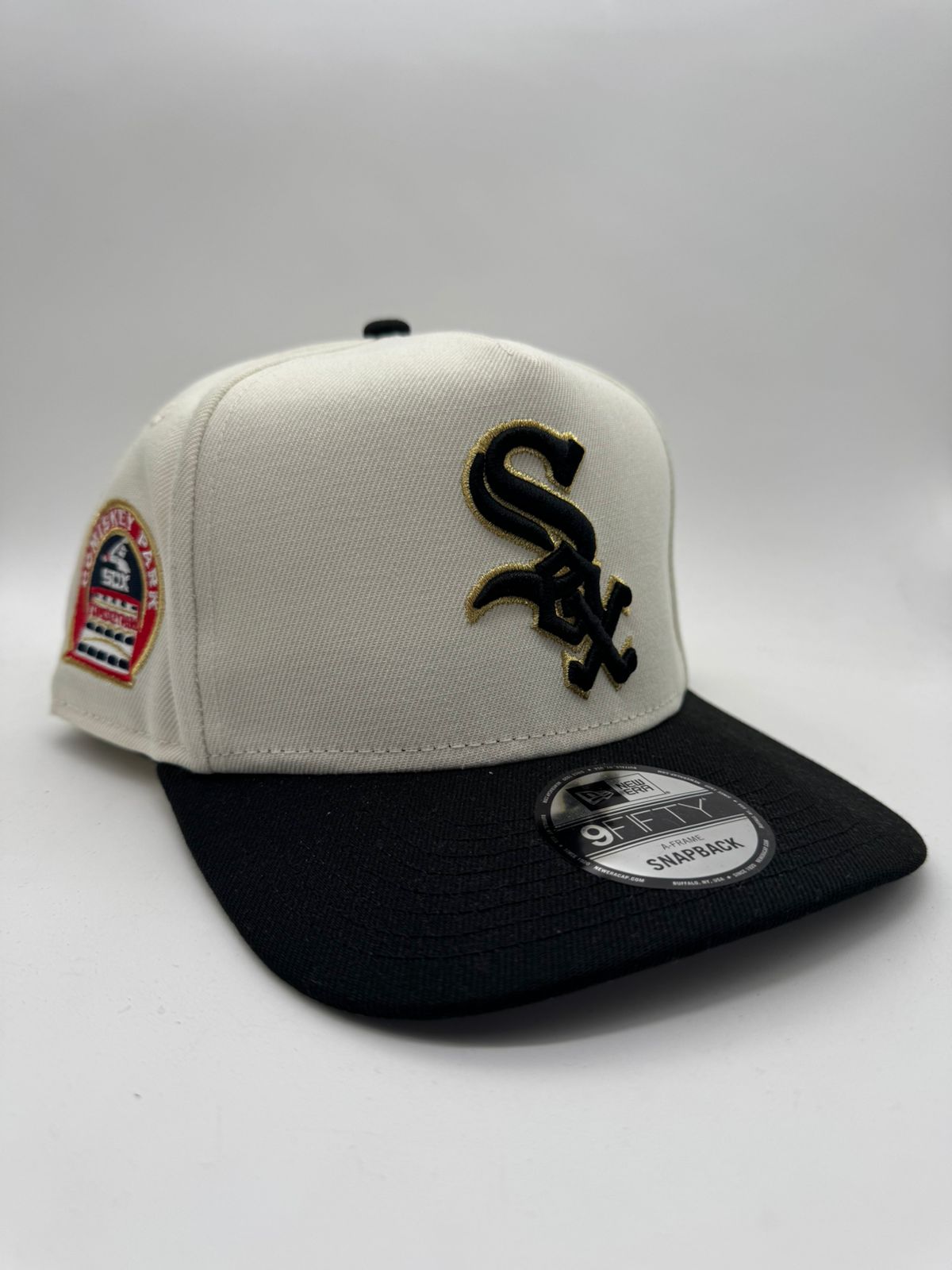 NEW ERA SOX BEIGE/NEGRA