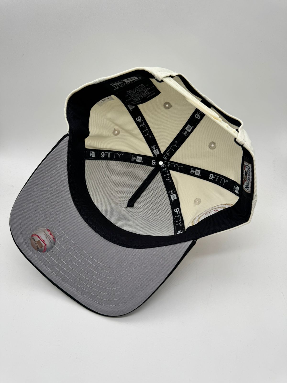 NEW ERA SOX BEIGE/NEGRA