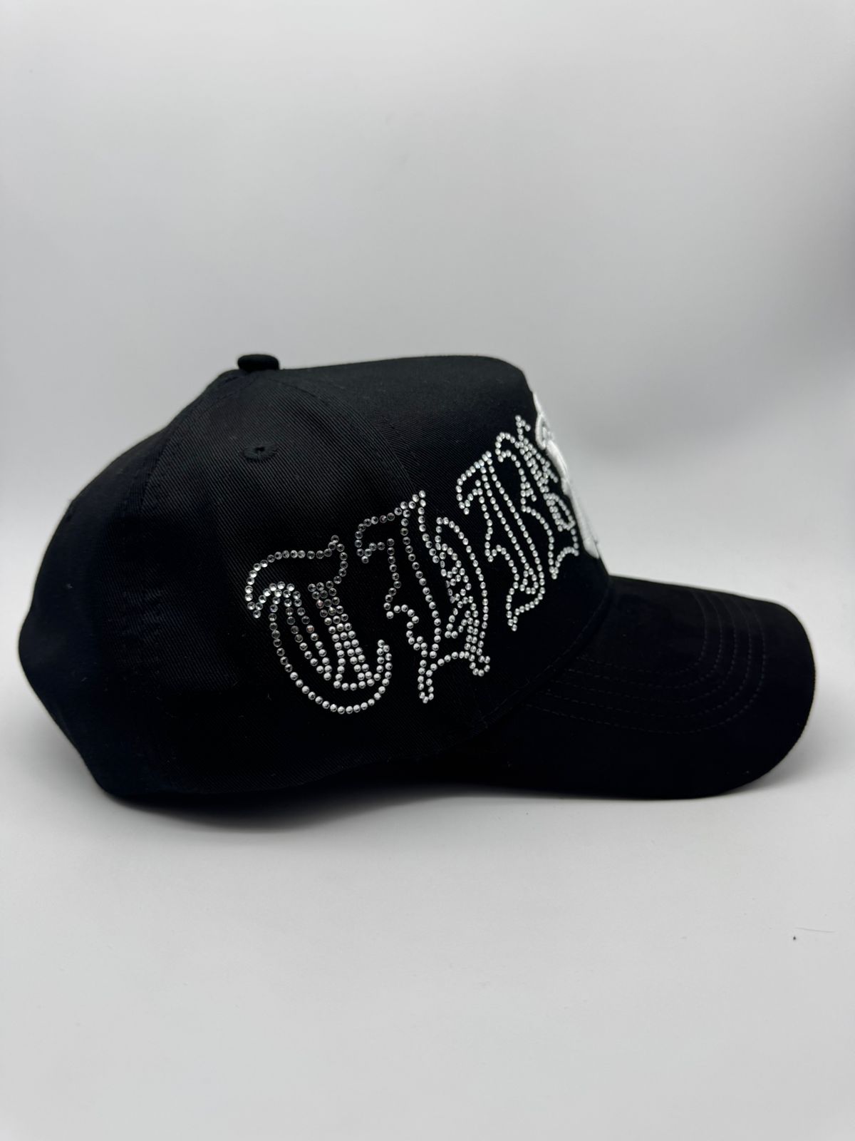 31 HATS CRYSTAL WHITE