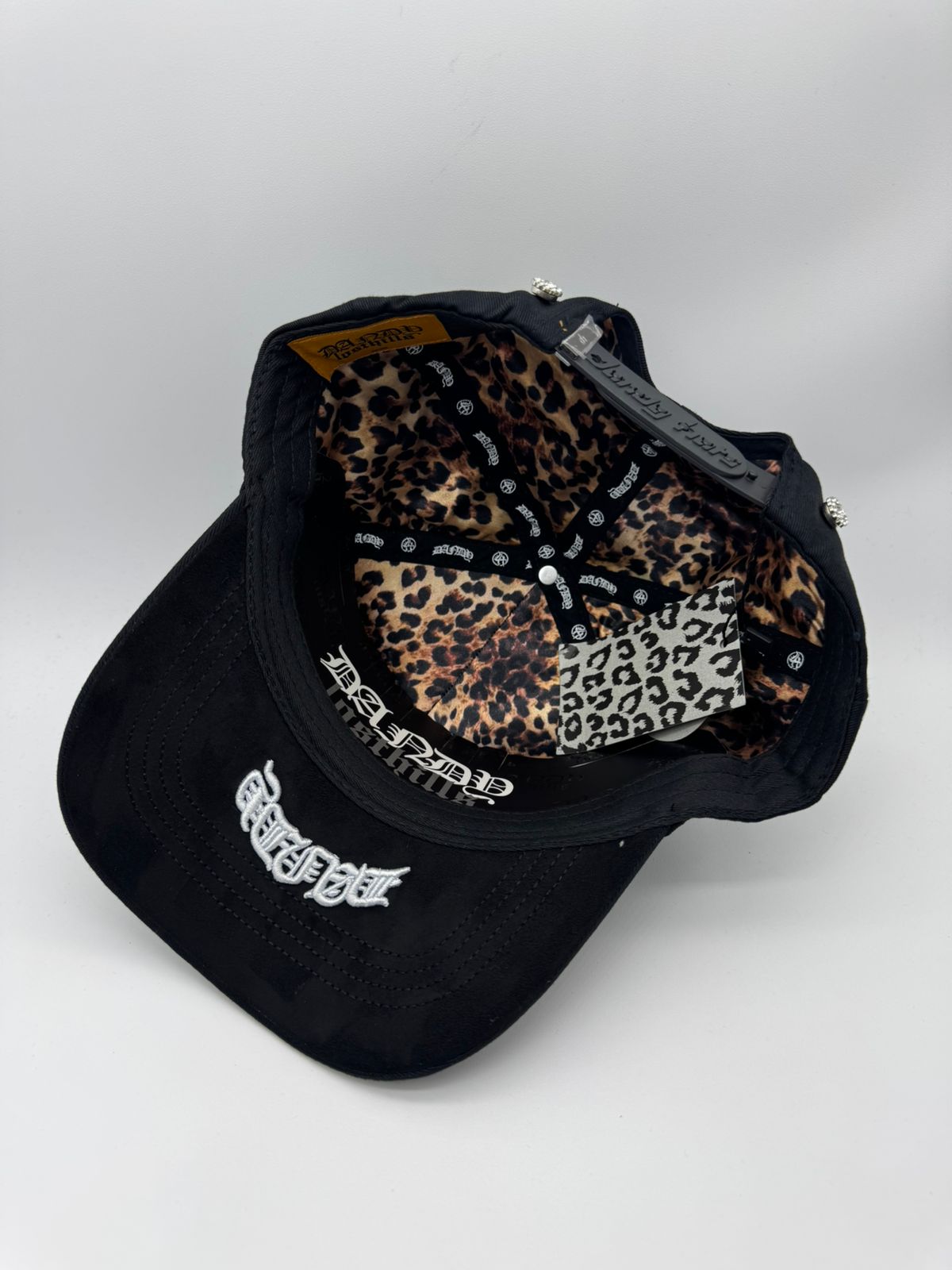 DANDY HATS HANDLE WHIT CARE